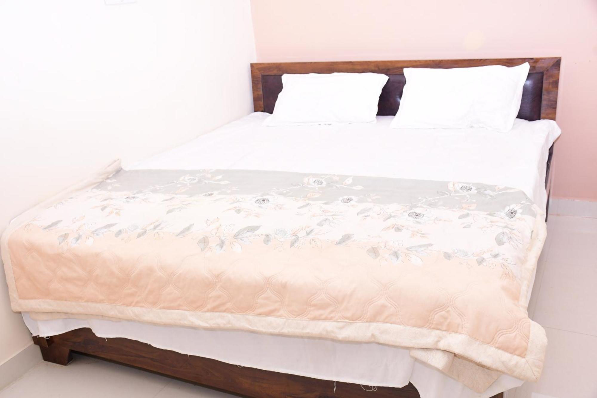 Shree Ram Hotel Ayodhya Esterno foto